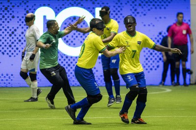 Brasil encanta e goleia a França no Desafio Internacional de Futebol de Cegos