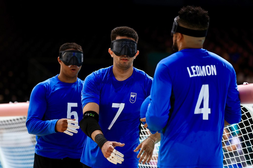 Brasil vence com os homens e perde com as mulheres na segunda rodada do goalball em Paris