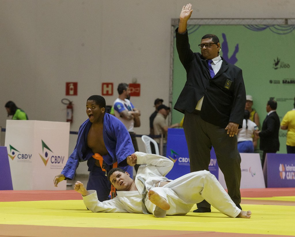 Medalhistas em Paris prestigiam melhores do judô paralímpico em São Paulo