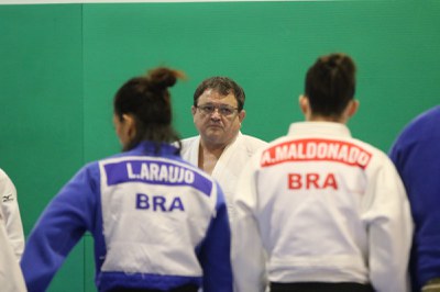 Seleção Brasileira faz treino com alunos de judoca medalhista em Los Angeles 1984
